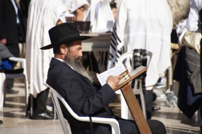 A thing or two about dating a Jew (Written by : Nathalie Medrano)