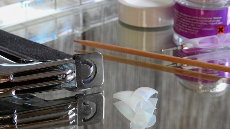 French manicures made easy