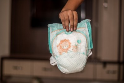 Should Parents Require Older Children,Adolescents,and Teenagers to Wear Diapers to Bed?