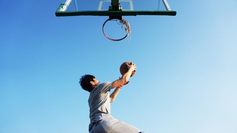 Learn How To Dunk or 10 Tips on Improving Your Vertical Jump