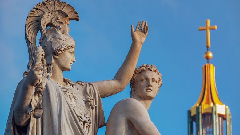 Different Meanings For The Ring Fingers According to The Greeks & Palmistry