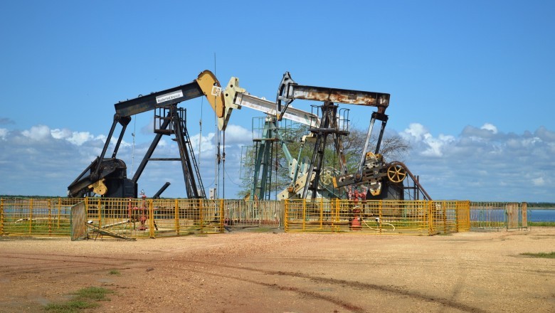 Extracting Fossil Fuels for Energy and Electricity